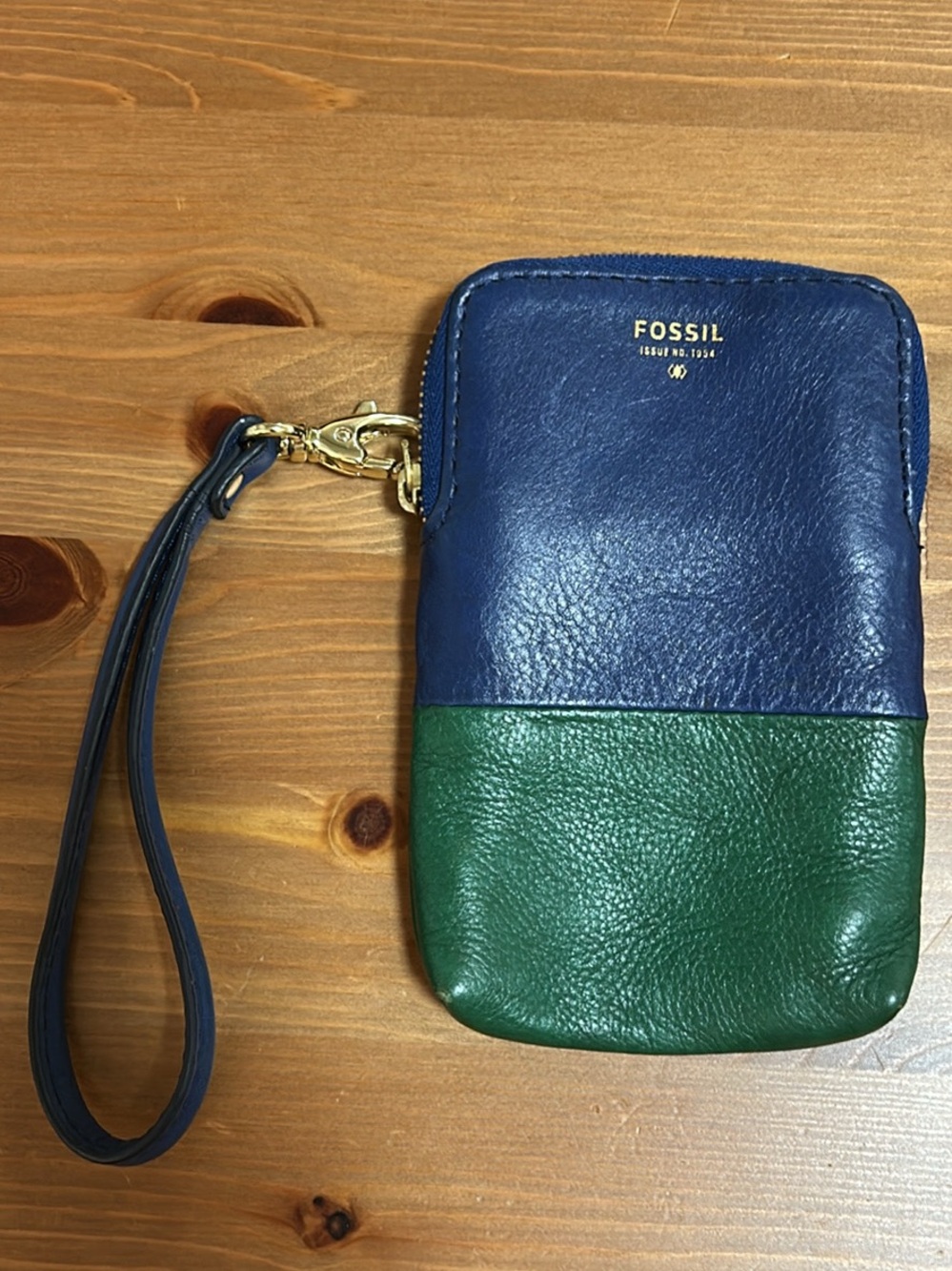 Vintage Fossil Two-Tone Navy and Green Leather Wristlet